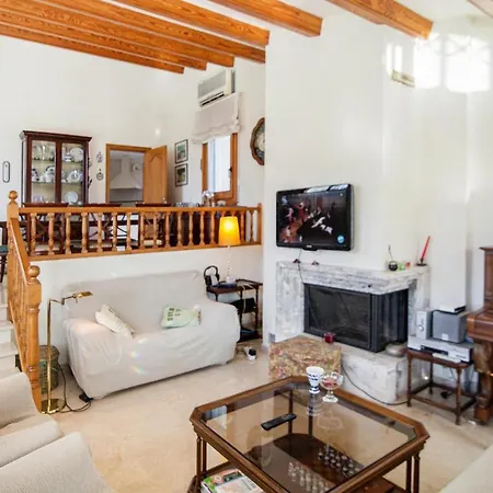 Cozy In Santa Cristina Daro With Wifi