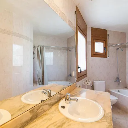 Cozy In Santa Cristina Daro With Wifi